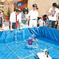 水球<BR>水球比賽，考驗學生水中機械運作知識，令機械人入水能游、出水能跳！