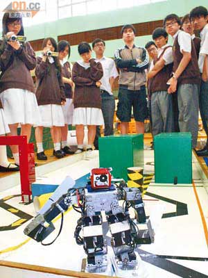 「第十三屆香港機械奧運會」正式舉行，學生發揮小宇宙，精心設計機械人，展現無限的潛能！