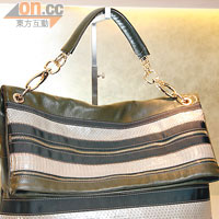Mildred黑×銀色蛇皮條紋Shoulder Bag $4,380 