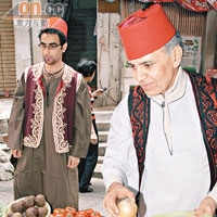 入廚經驗豐富的Chef Mohsen，對選購蔬果駕輕就熟。