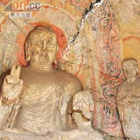 始鑿於北魏的賓陽三洞，是歷史最悠久的石窟之一。