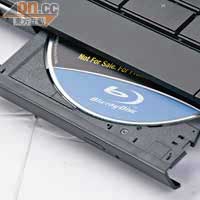 作為頂級Desktop Replacement，新機內置Blu-ray燒碟機。