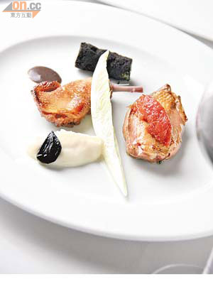 Roasted French Pigeon with Black Olives $248<br>來自法國的乳鴿出名肉嫩多汁，另有黑橄欖作配菜，味道清新不膩口。