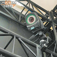 MR技術透過球狀鏡頭和接收器，可準確及快速辨認方向。