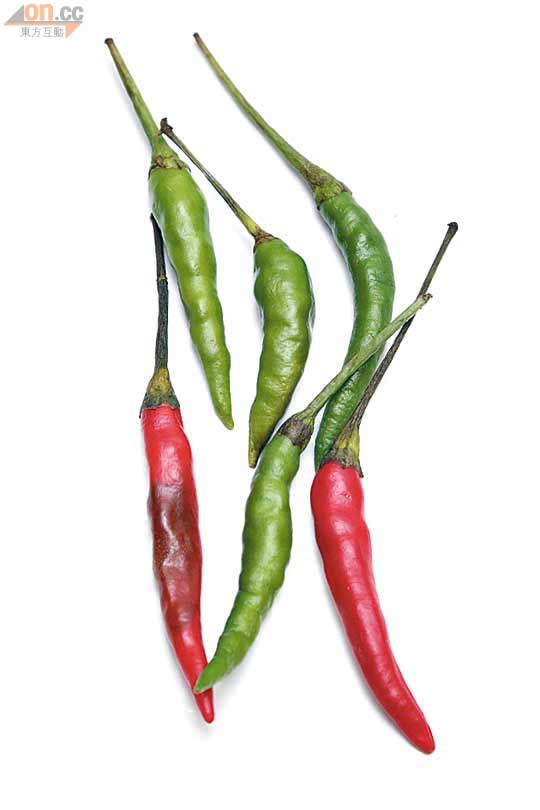 指天椒<BR>綠色指天椒比紅色的辣，切得愈細碎，辣味愈出。