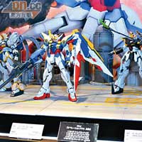 EW版《Gundam W》五子將於不久後聚首一堂，其中SandRock將於本年內推出。