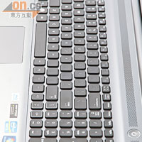 朱古力鍵盤右邊附有Keypad，手感不俗。
