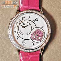 「VOLTA II」不銹鋼鑽石錶殼配以紅色鱷魚皮帶腕錶，錶盤備有粉紅及紅色寶石設計的旋轉心形裝飾。$55,000