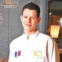 法籍總廚Eric Taluy<BR>年僅27歲，曾跟米芝蓮廚師學廚，更獲推薦為上海世博比利時展覽館餐飲部的行政總廚，實力非凡。