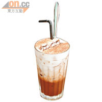 Iced Caffee Mocha $34（b）<br>咖啡加入黑朱古力沖製，用上數種可可粉自家配搭，濃香撲鼻；咖啡香在黑朱古力的配襯下，不但沒被遮蓋，更見突出。最抵讚是咖啡甜度得宜。