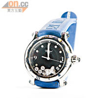Chopard的Happy Diamonds系列一向較成熟，難得推出了Sporty的紫藍色錶帶，Ivan即買。