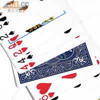 Invisible Deck<br>魔術界三大道具之一，觀眾心想邊隻牌，魔術師就能抽出邊隻牌，易學難精。