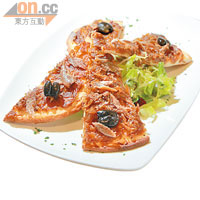 Pissaladière facon Nicoise $85（a）<br>Pastis老闆Olivier的家鄉洋葱批，來自外婆的祖傳秘方；自製批底又薄又脆，上面鋪滿甜洋葱和銀魚，鹹中帶甜，很香。