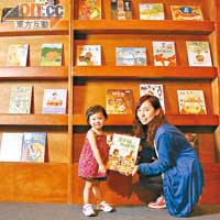 豐子愷兒童圖畫書獎嚴選43部優秀華文兒童圖畫書，全都在這個得獎作品書櫃上，大家可以慢慢睇！