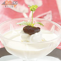 Panna Cotta Caramellata $38（a）<br>奶凍入口輕盈幼滑，奶香十足，味道很清甜。