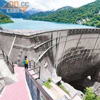 為發電而建的黑部水庫，排水時水量可達每秒10噸。