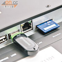 插入SD卡、USB手指或硬碟便能錄影節目。