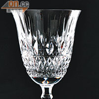 Royale de Champagne Artémis酒杯 $2,110（a）<br>法國牌子水晶酒杯，杯身較小，杯上有幾何圖案，營造鑽石般的折射效果，好華麗。