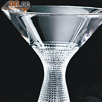 Spiegelau Diamond系列雞尾酒杯 $210（b）<br>德國品牌水晶杯，設計有別於一般Martini杯，好新穎；底部猶如鑽石般閃閃生輝，好Grand。