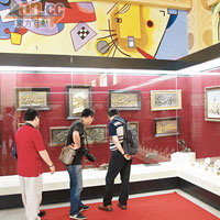 藝術館內展示了2,000多件不同時期、不同類型的俄羅斯藝術品。