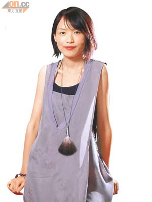 Jeanie Leung與心血創作的人物Oowa來張大合照。