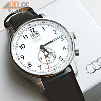 女裝手錶<br>時款外形，白色錶面直徑達36mm，盡顯氣質和格調，備有兩地時間，大日曆視窗置於12點位置。原價：$2,110　優惠價：$1,583