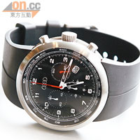 運動型手錶<br>黑色錶面直徑達44mm，備有計時功能，可作秒、分及日期計算，適合不同運動愛好者。原價：$6,790　優惠價：$5,093