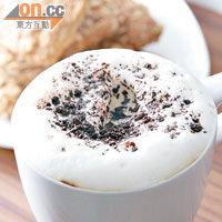 Cappuccino Cookie n Cream　$27<br>厚厚的奶泡下，有香滑咖啡混合曲奇糖漿及朱古力餅碎等，夠新意。
