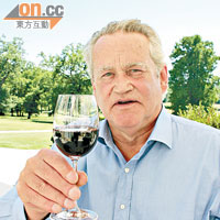 酒莊營運總監Bruno Von der Heyden指今年葡萄豐收，值得飲番杯。
