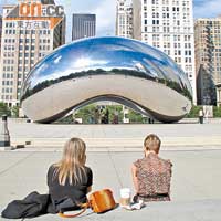 街坊口中的Bean，稱得上是芝加哥最吸睛的藝術雕塑。