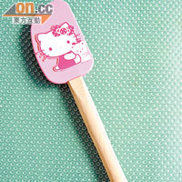 Hello Kitty矽膠刀刮 $88（a）