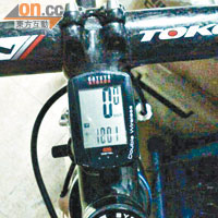 咪錶<BR>紀錄速度、距離及累計里數。