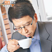 咖啡導師黃先生對麝香貓咖啡極有研究，反覆試驗出炒咖啡豆的最佳時間。