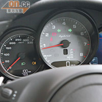 傳統不過的圓形錶板，好處是可清晰顯示各種行車資料。