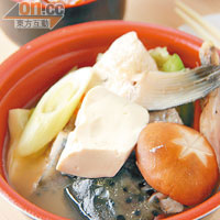 味噌豆腐三文魚頭鍋配紅米飯$68（高鈣高纖套餐，配沙律、前菜、小食）