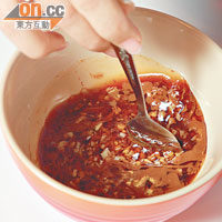 Steps<br>4.把醬汁材料放於大碗內攪勻，配雜菜鍋同吃，更美味。