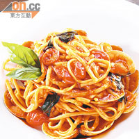 Linguini with Clams, Olive Oil, Diced Tomato and Fresh Herbs $118<br>意粉以番茄、香草配搭蜆肉炮製，酸咪咪帶出蜆的鮮甜；分量味道調校得好，感覺輕盈。