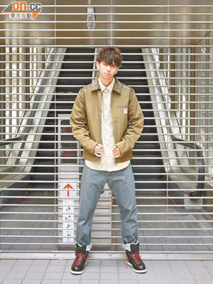 carhartt®泥黃色Franklin Jacket $2,999、carhartt®卡其色Duck Shirt $599、carhartt® 灰藍色Bronco Pants $699（a）