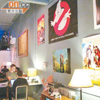 雖然一牆都是80年代必看電影海報，但空氣中有現今Cafe不能缺的Wi-Fi！