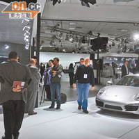 來自世界各地的傳媒，也到來參加於洛杉磯車展的新車發布會。
