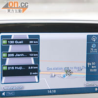 車內置有導航系統，能為參加者顯示最精確路線。
