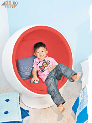 縮細版「Ball Chair」，小孩子一坐上，像被擁抱似的，一份安全感油然而生！$7,690（a）