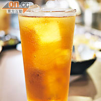 烏龍茶 $18<BR>日本人吃大阪燒必飲冰茶，這裏用的是烏龍茶，加大量冰塊，入口涼浸浸，雖然不是自家製的，但從日本入口，OK啦！