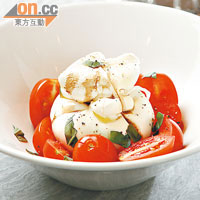 Classic Caprese Salad $80<br>以Burrata Cheese配搭新鮮Cherry Tomato，淡淡的芝士味配以番茄的鮮甜，好Fresh。