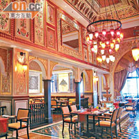 Lalezar餐廳提供傳統土耳其菜式，也是電影場景之一。