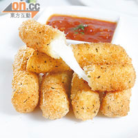 Homemade Mozzarella Sticks $68<br>外層脆脆的，帶點香草味，包着半融水牛芝士，又軟又煙韌，超好食。