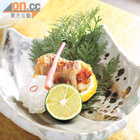 赤鯥魚海膽燒<br>近年日本人好喜歡吃赤鯥魚，貪其肉滑油分多，但味道較淡；所以師傅將之做薄切，加入濃味的海膽同燒，兩者味道好合拍。