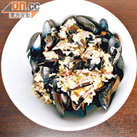 Alsacienne Mussels  $138（小）<BR>傳統北部配方的變奏版，加入韮菜、煙肉及洋葱碎粒，少許忌廉令味道更香。