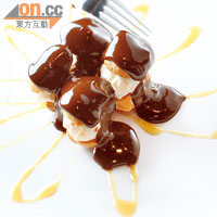 Profiterolles with Hot Chocolate Sauce $68<BR>法國小甜點，Puff每天新鮮烤製，裹上55%可可濃度的朱古力醬，暖烘烘很Sweet，女生必試。