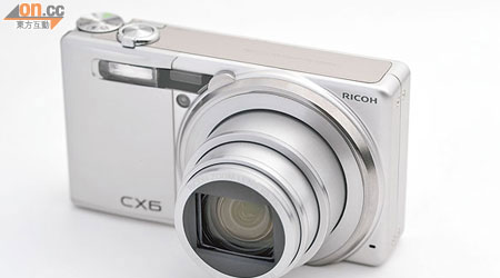 採用28~300mm變焦鏡頭，透過SR-Zoom可變焦至600mm。<BR>售價：$2,680